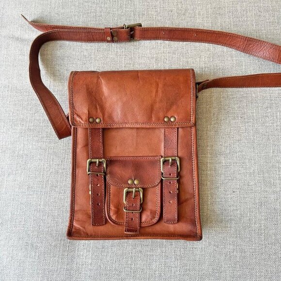 Vintage leather cross body messenger bag brass buckles - Picture 1 of 15